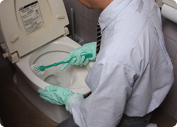 img_toilet.jpg